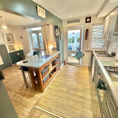Garden Cottage - 3 Bedroom Close To Town And Beach Bournemouth Exteriör bild