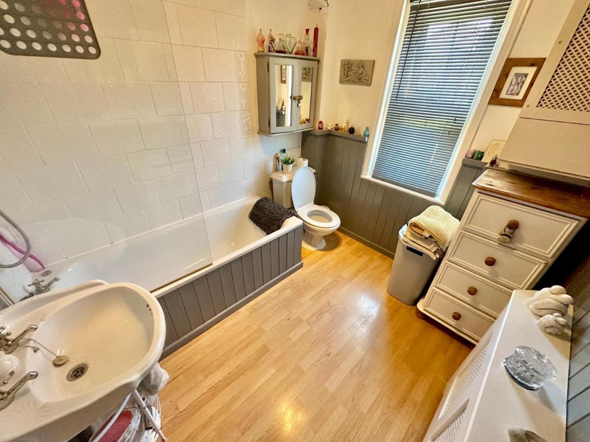 Garden Cottage - 3 Bedroom Close To Town And Beach Bournemouth Exteriör bild