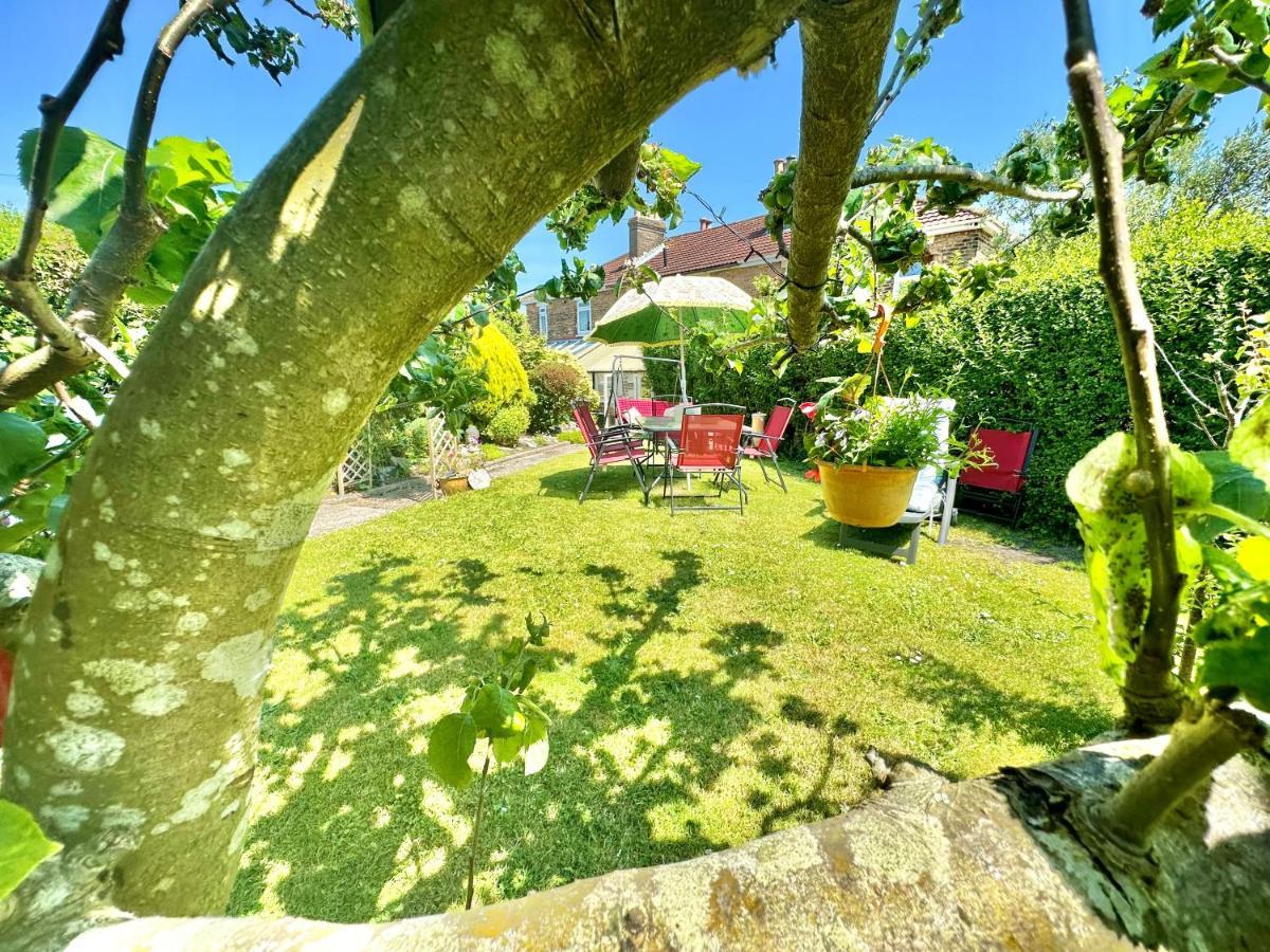 Garden Cottage - 3 Bedroom Close To Town And Beach Bournemouth Exteriör bild