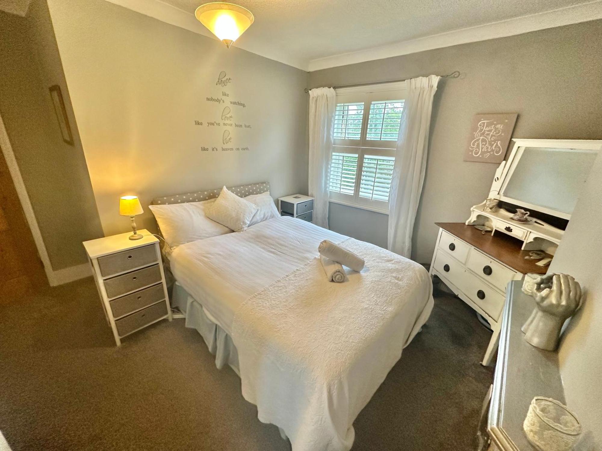 Garden Cottage - 3 Bedroom Close To Town And Beach Bournemouth Exteriör bild